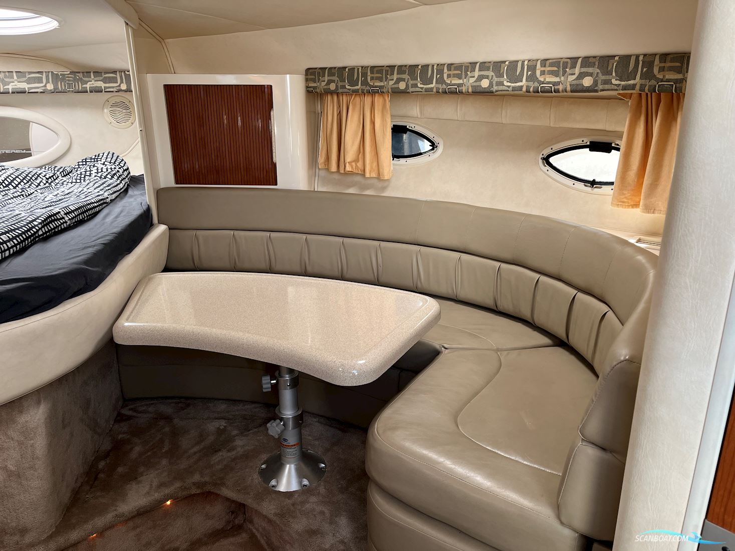 Monterey 322 Cruiser