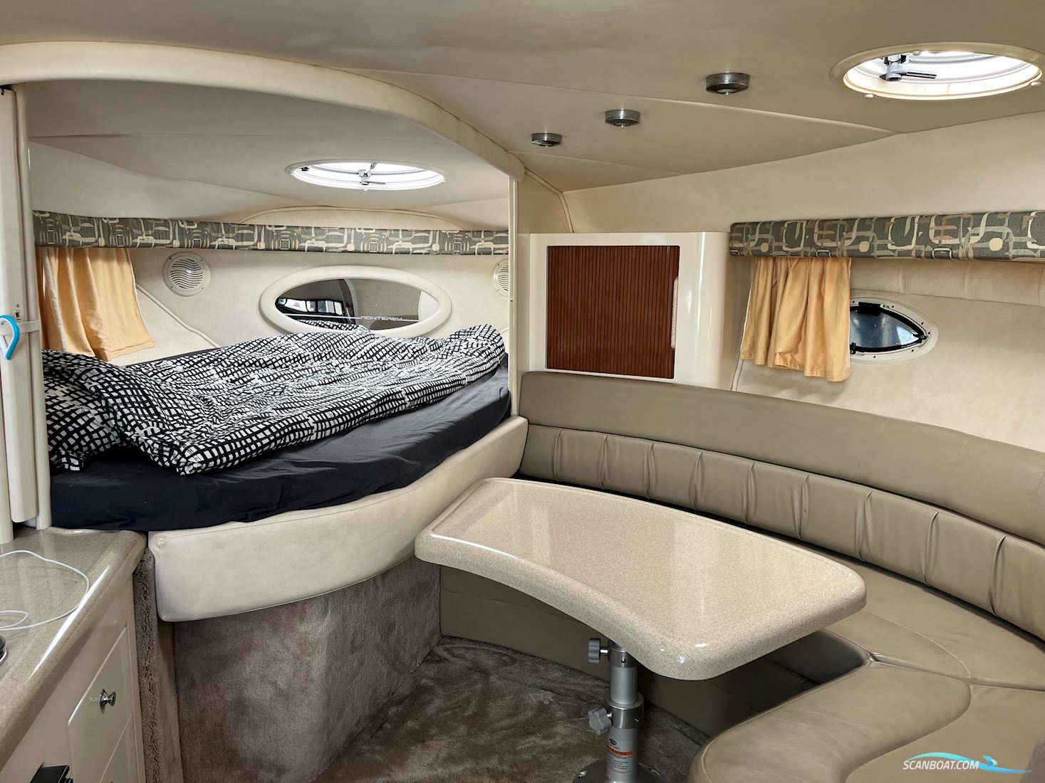 Monterey 322 Cruiser