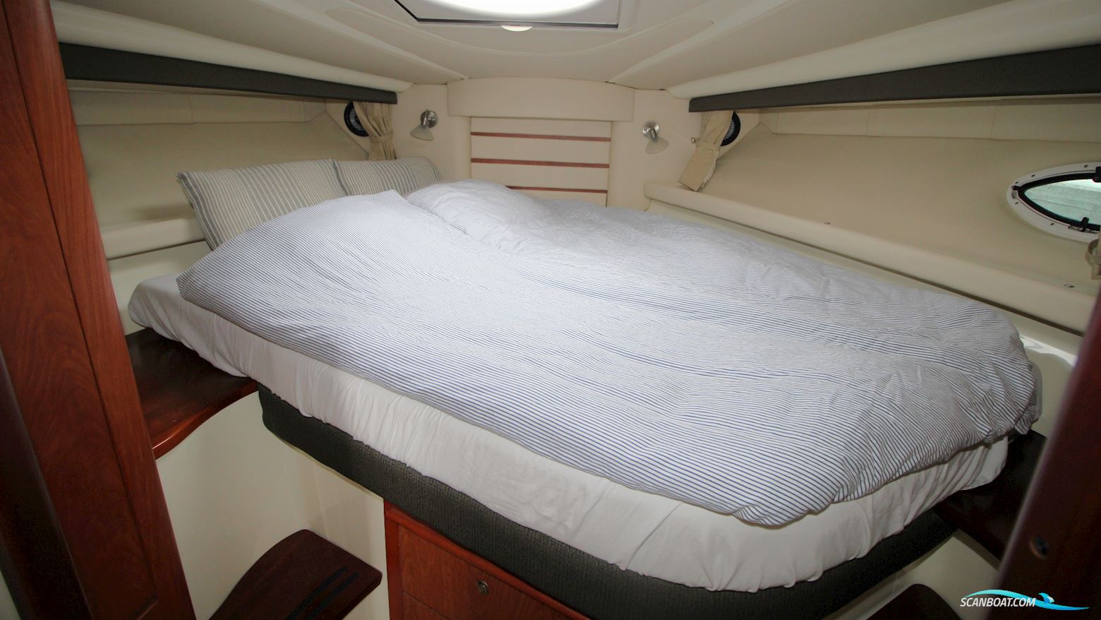 Monterey 350 / 370 Yacht