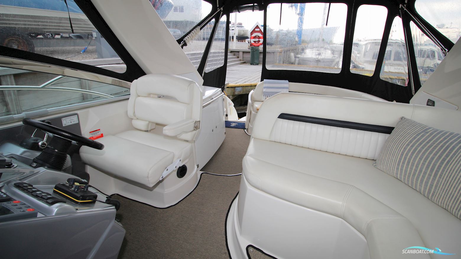 Monterey 350 / 370 Yacht