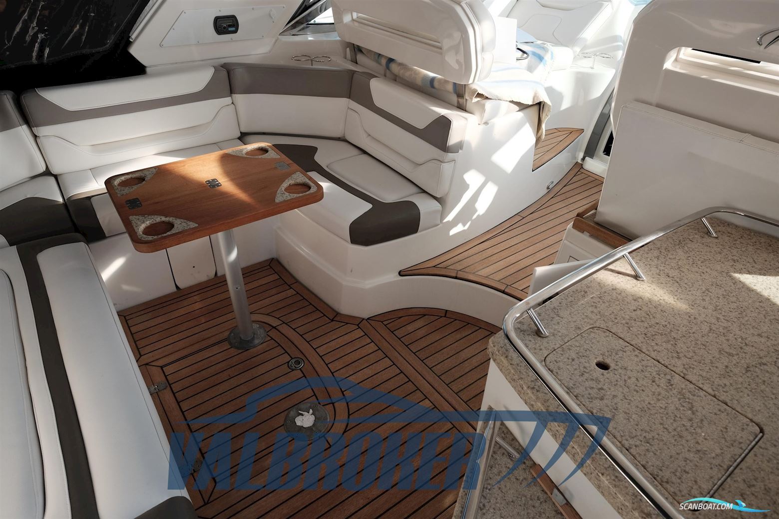 Monterey Boats 415 SY Sport Yacht