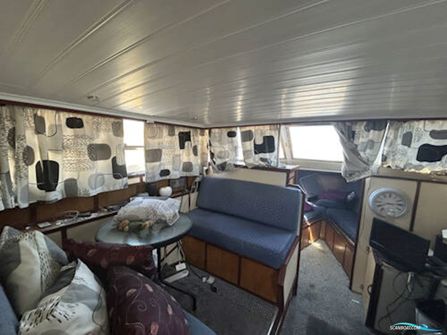 Moonraker 36