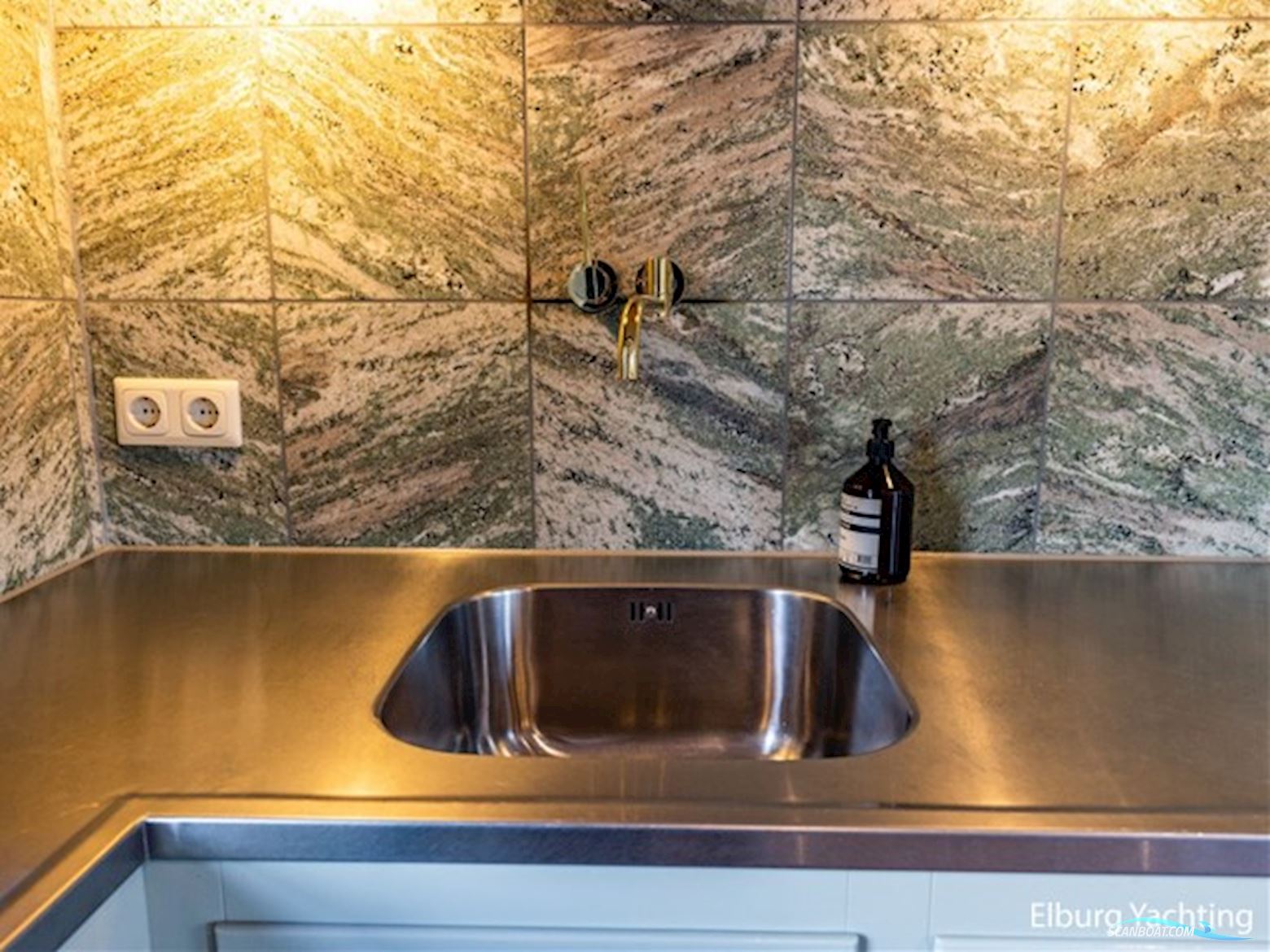 Motoryacht Cape Heima  - Wonen op het water 