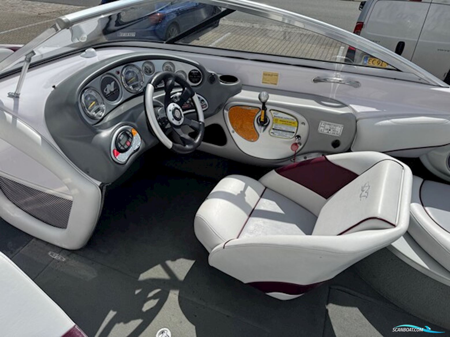 Nautique 226 Limited med 375 hk ZR6 8,1L V8 i/o og 3000 kg Humbauer bådtrailer - Engros til CVR nummer