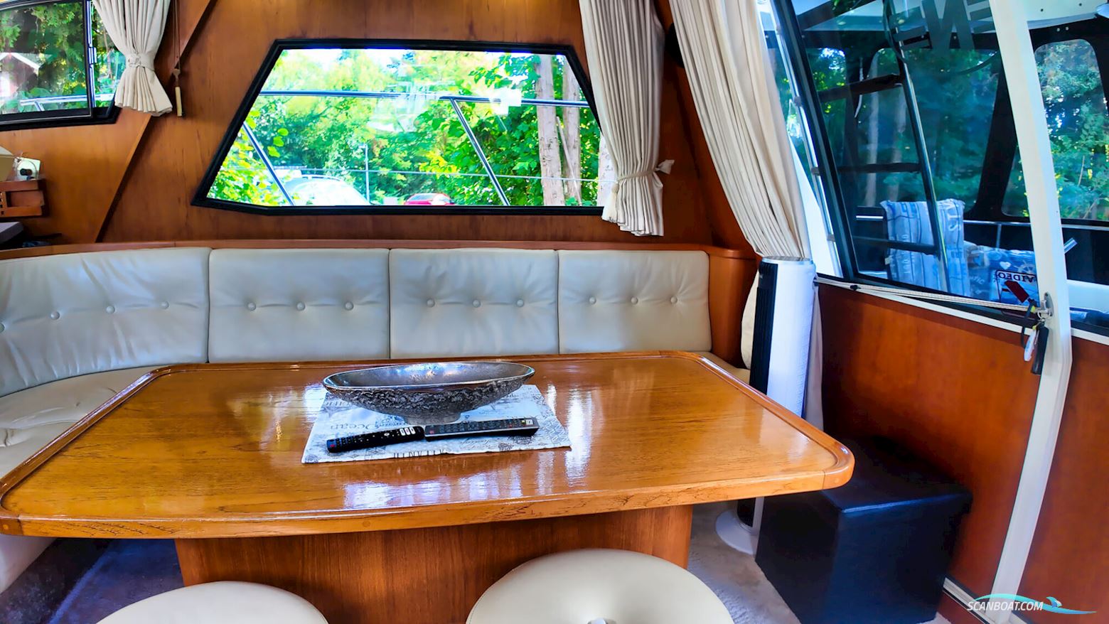 Neptunus 138 / 46 Flybridge Sedan