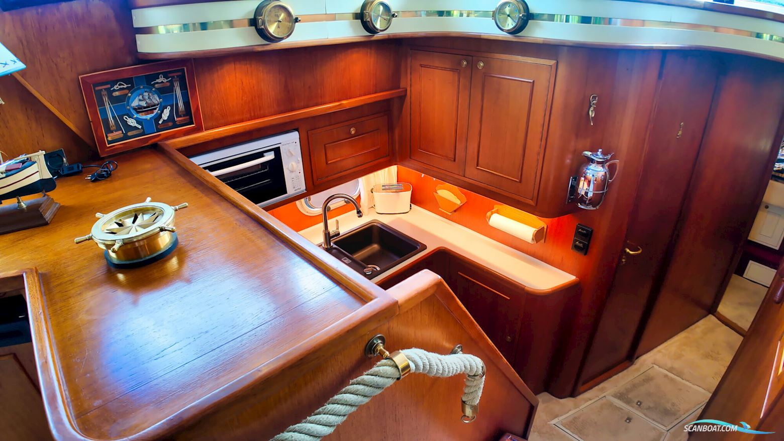 Neptunus 138 / 46 Flybridge Sedan