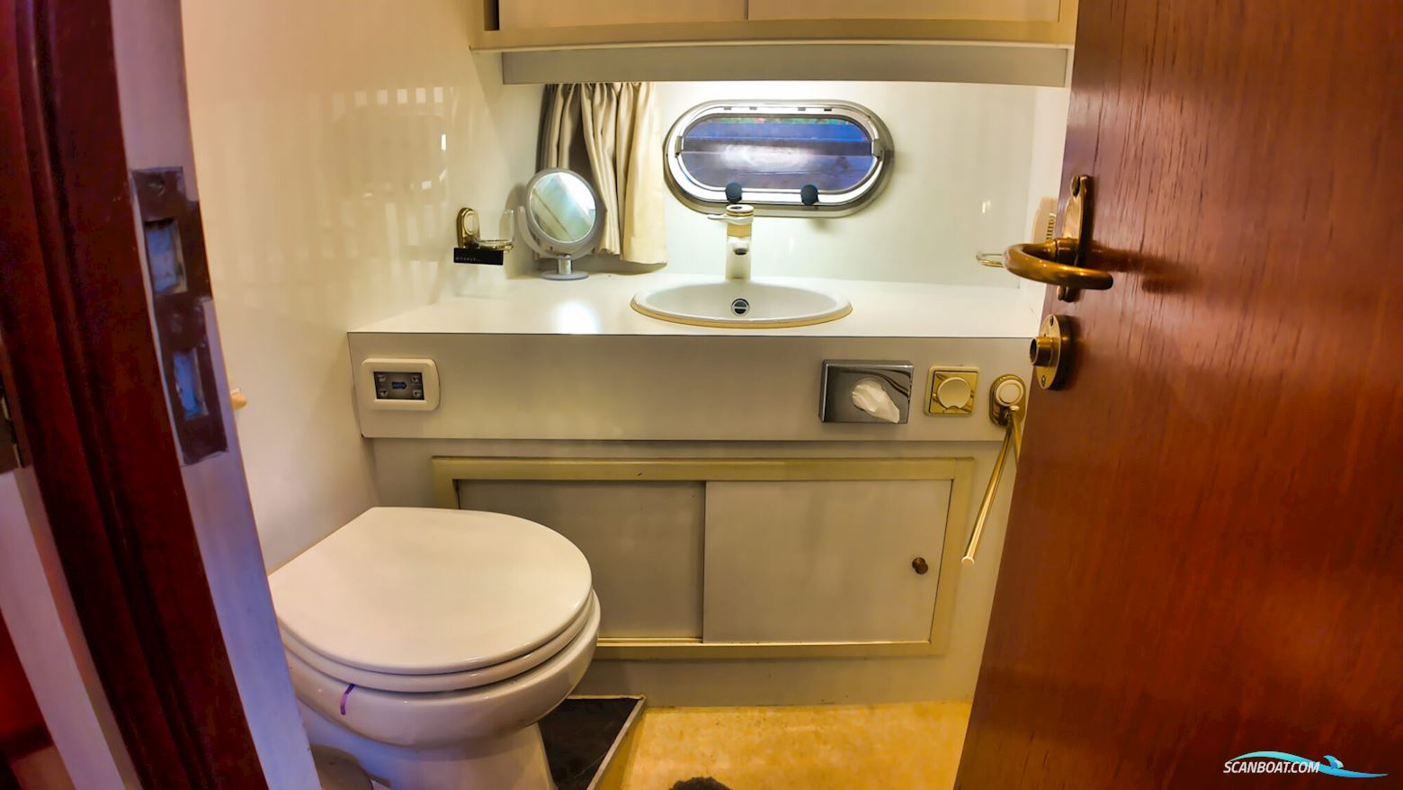 Neptunus 138 / 46 Flybridge Sedan