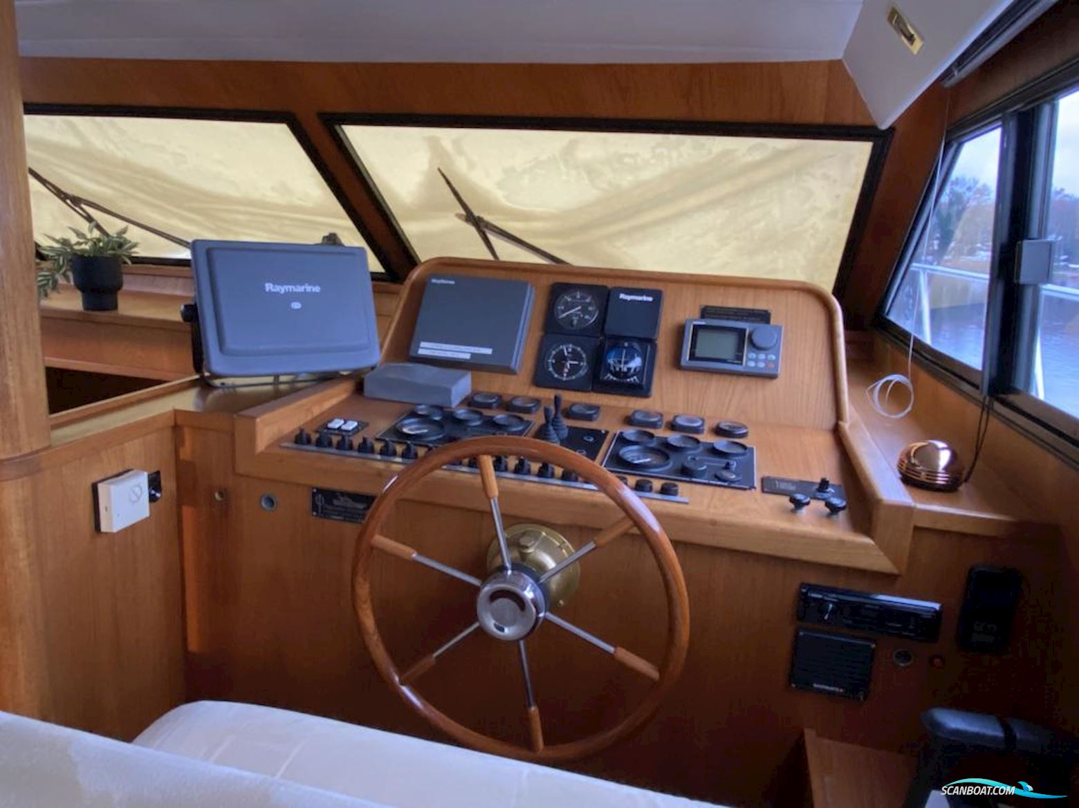 Neptunus 138 Sedan Fly