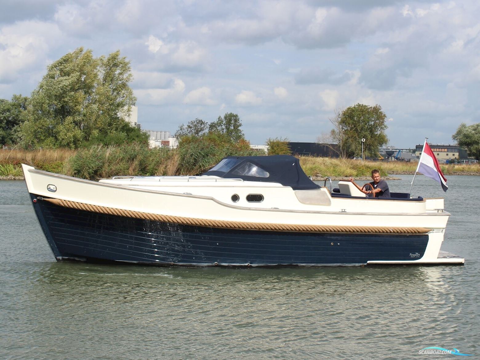 Newport Bass Motorbåt 2024, med In geluiddempende kist motor, Holland