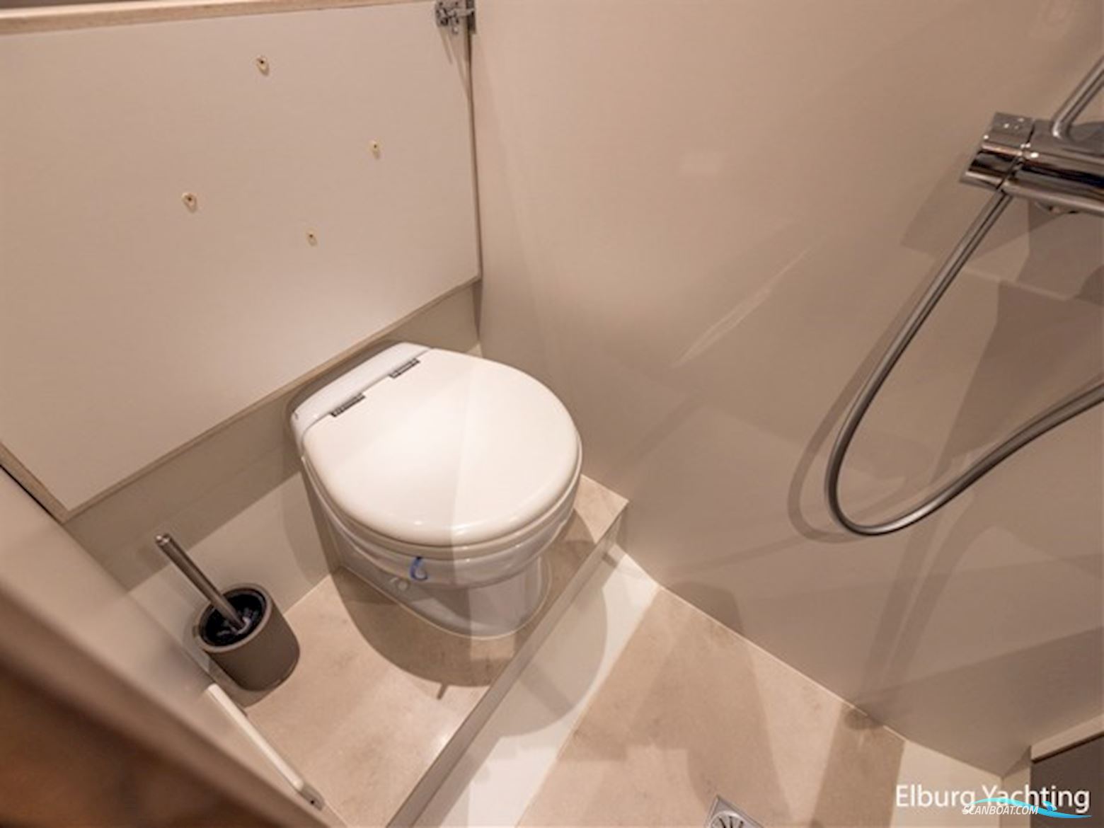 NG Explorer 50 - MY Wild Thing 