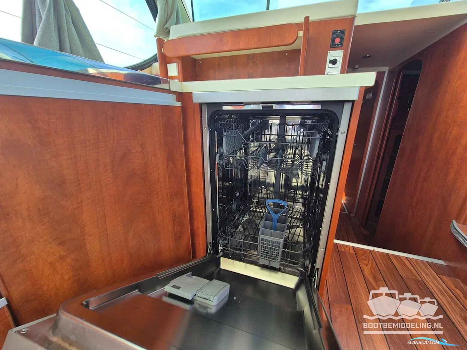 Nicols Yacht Sixto Prestige