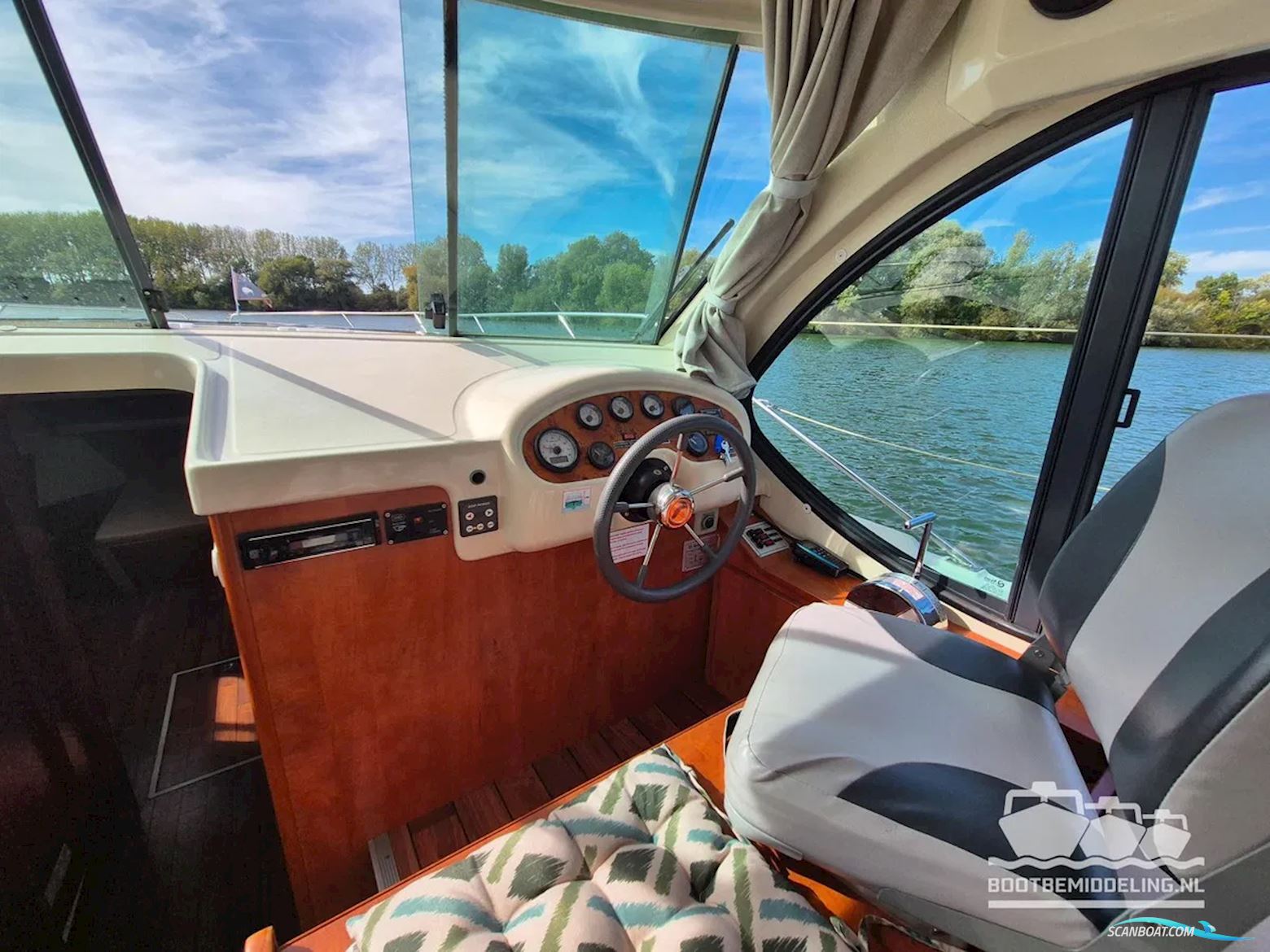 Nicols Yacht Sixto Prestige