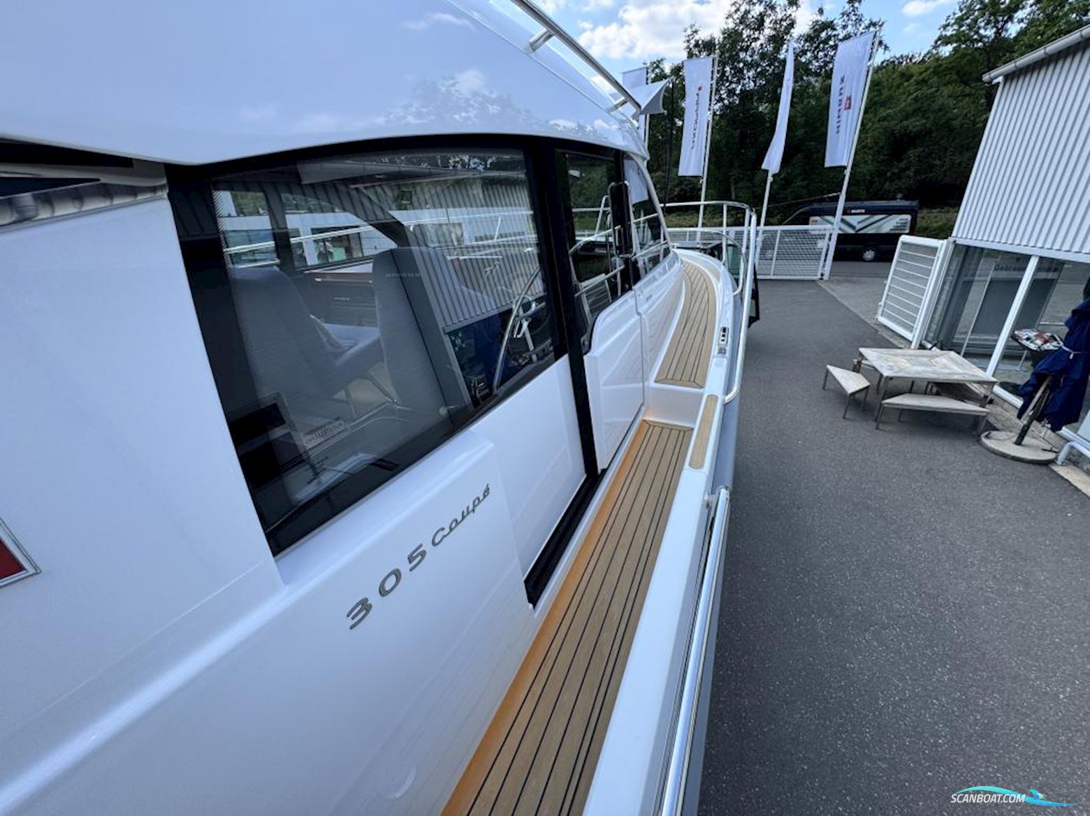 Nimbus 305 Coupe