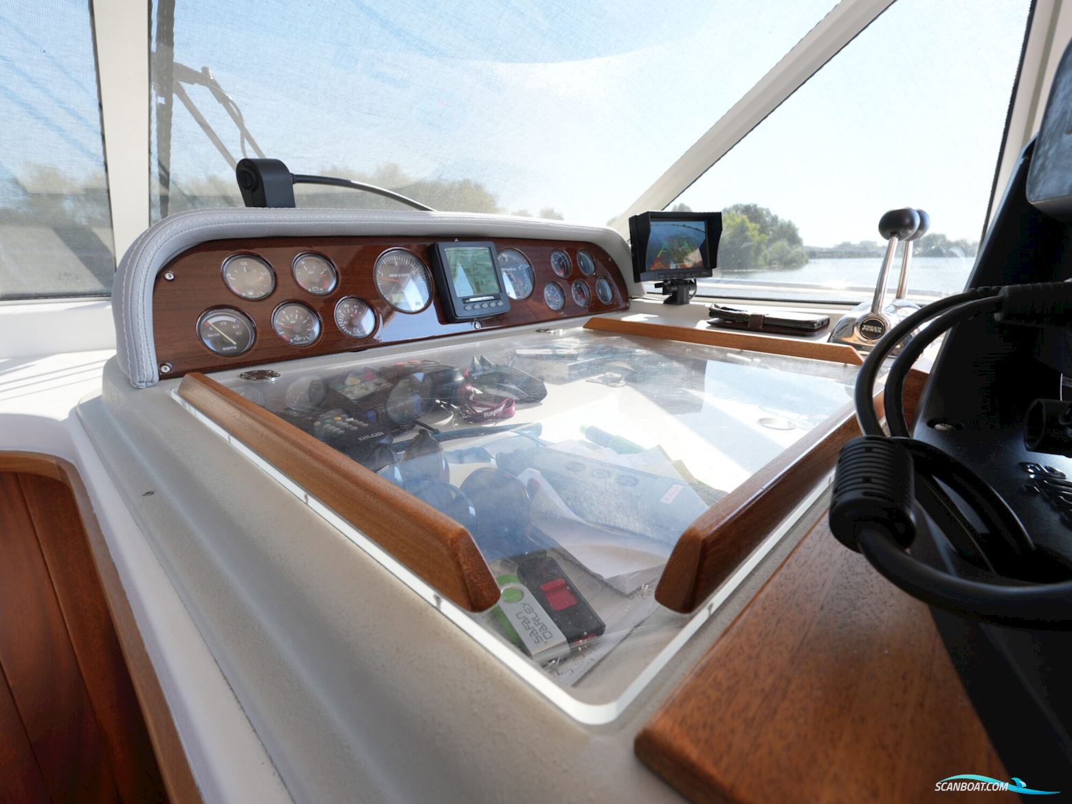 Nimbus 380 Commander