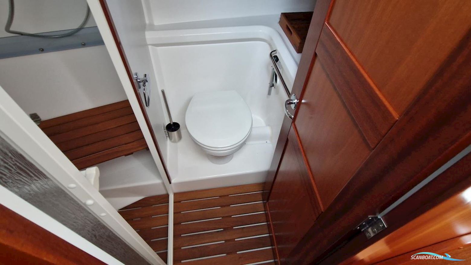 Nimbus 380 Commander