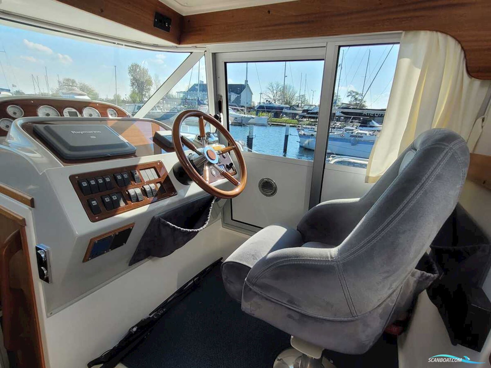 Nimbus 380 Commander