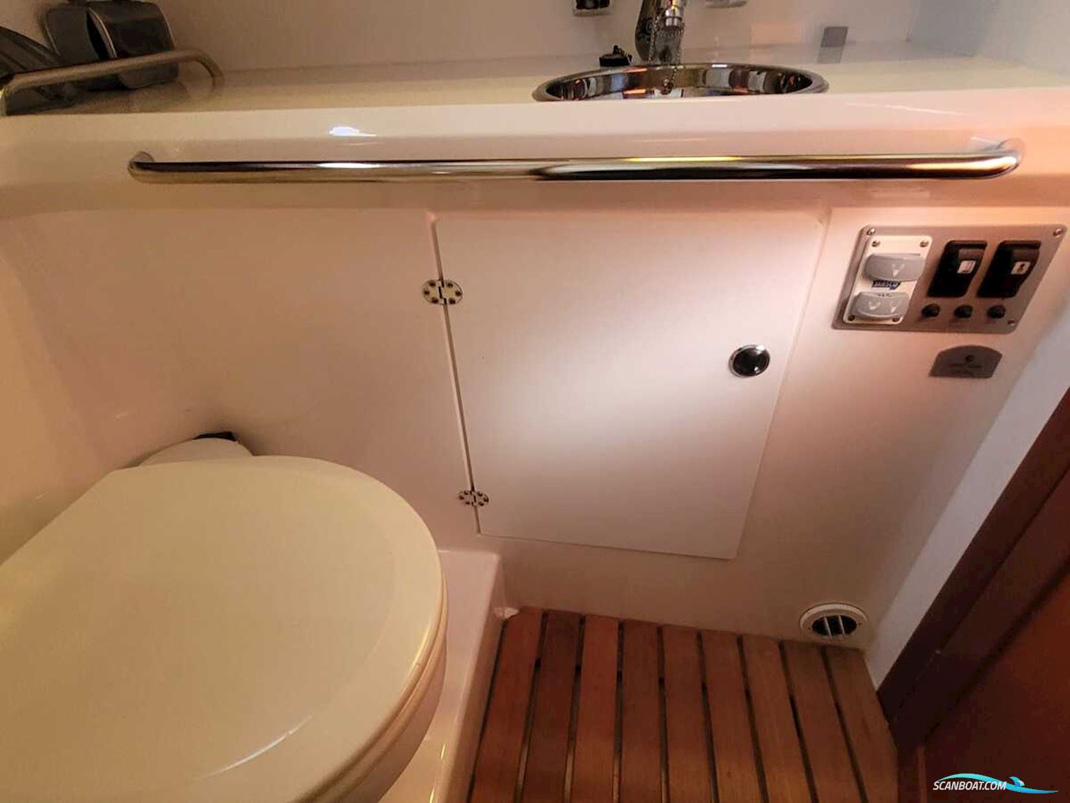 Nimbus 380 Commander