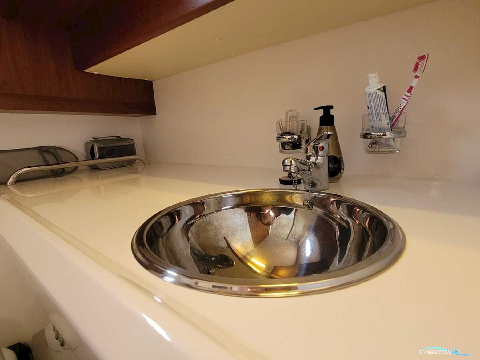 Nimbus 380 Commander