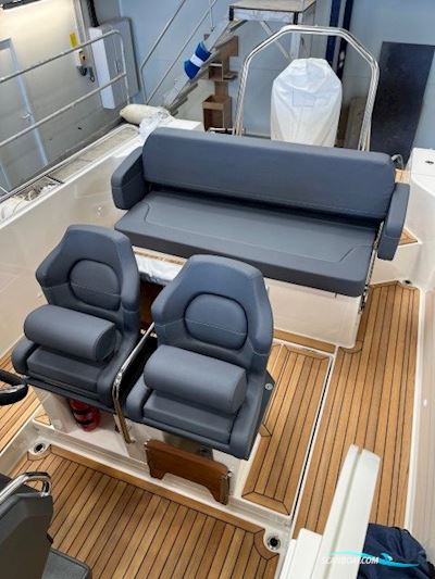 Nimbus Boats NIMBUS T8 Motorbåt 2022, med Mercury V8 – 300 CV – 4 temps motor, Frankrike
