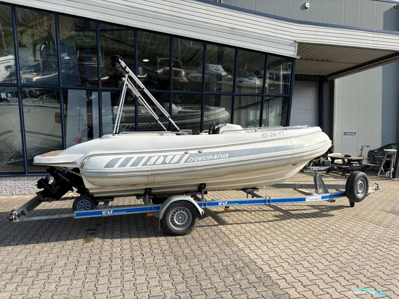 Novurania Custom Line 600