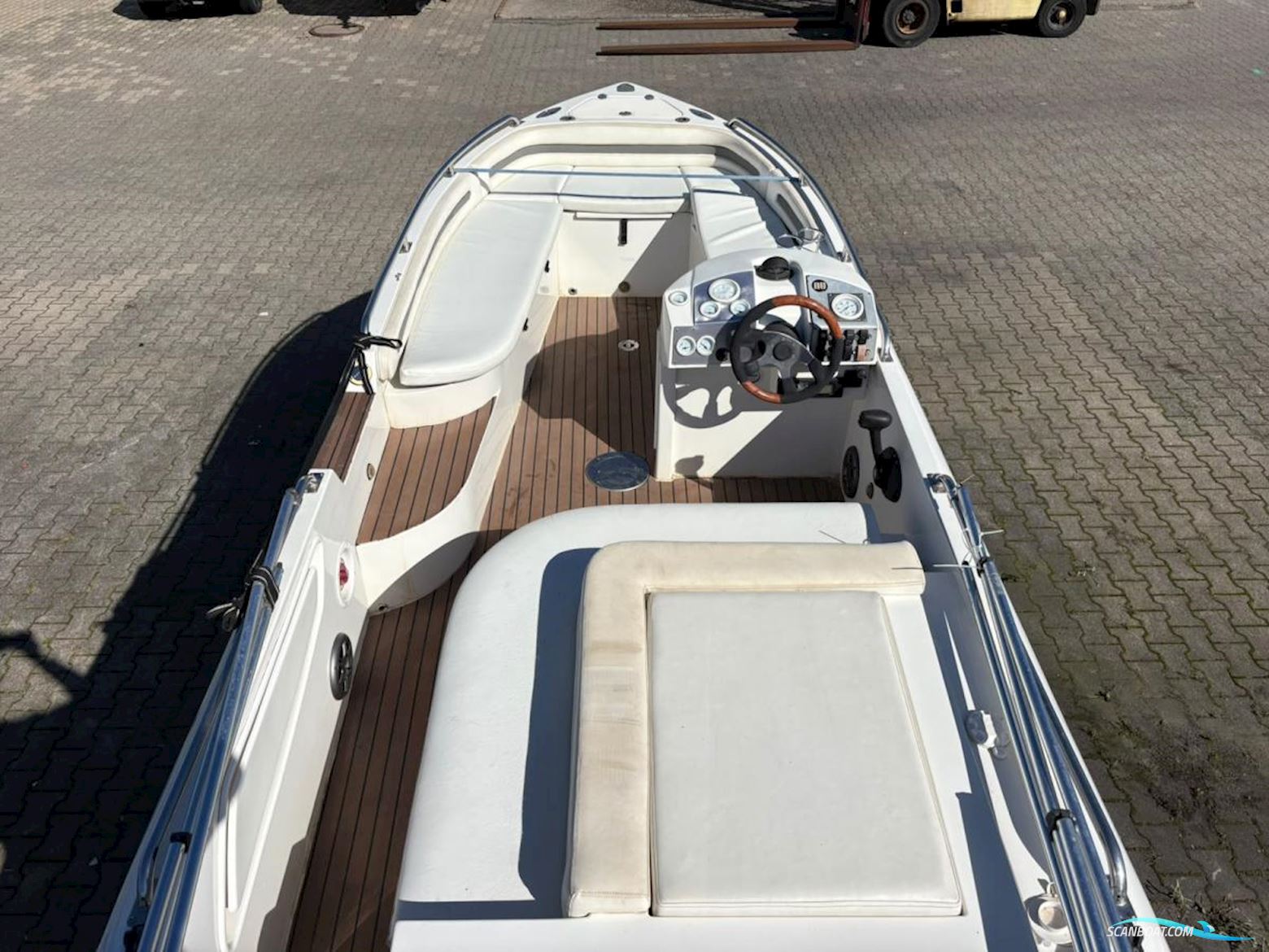 Novurania Custom Line 600