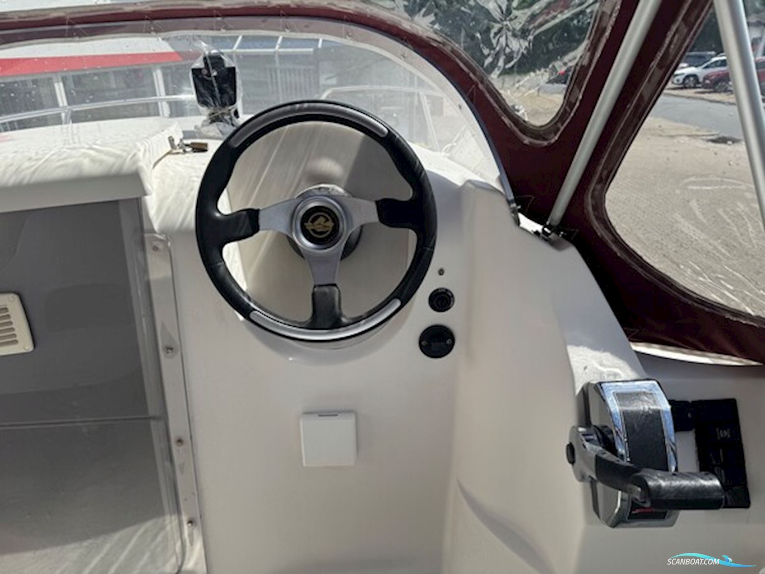 Ørnvik 470 Cruiser med 50 hk Mercury-EFI og 1000 kg Brenderup bådtrailer med el-spil