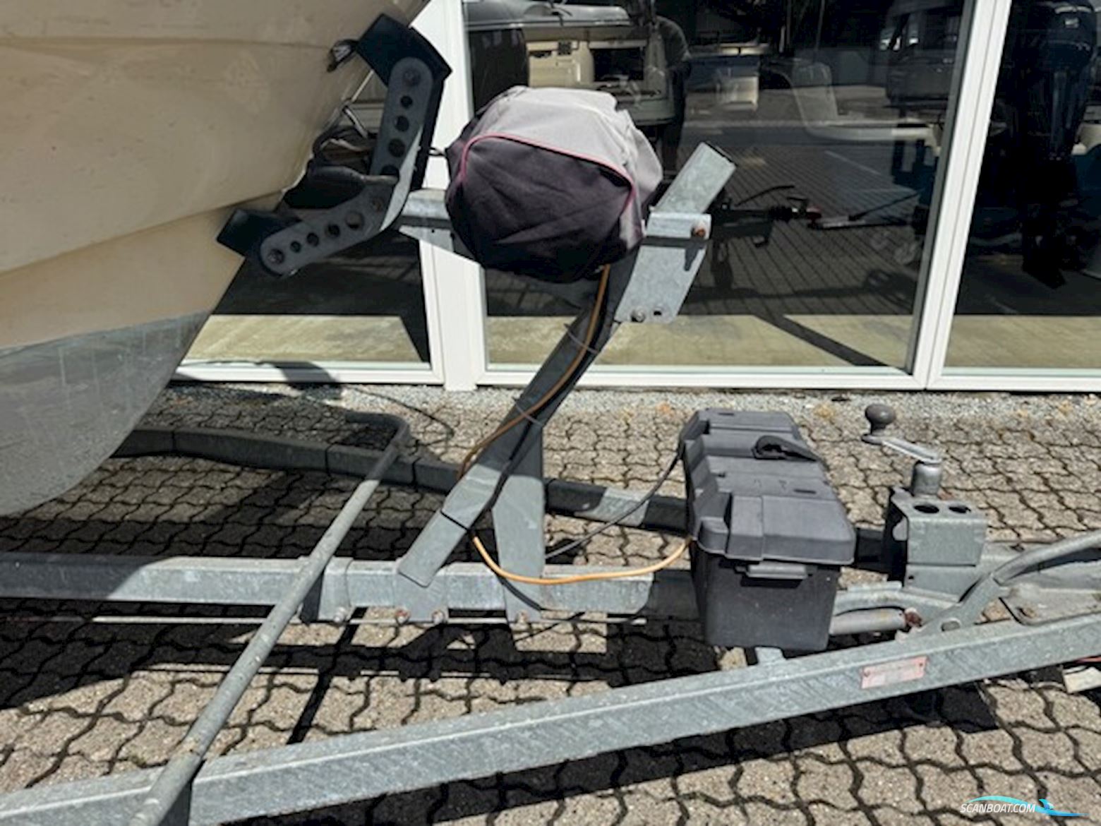Ørnvik 470 Cruiser med 50 hk Mercury-EFI og 1000 kg Brenderup bådtrailer med el-spil