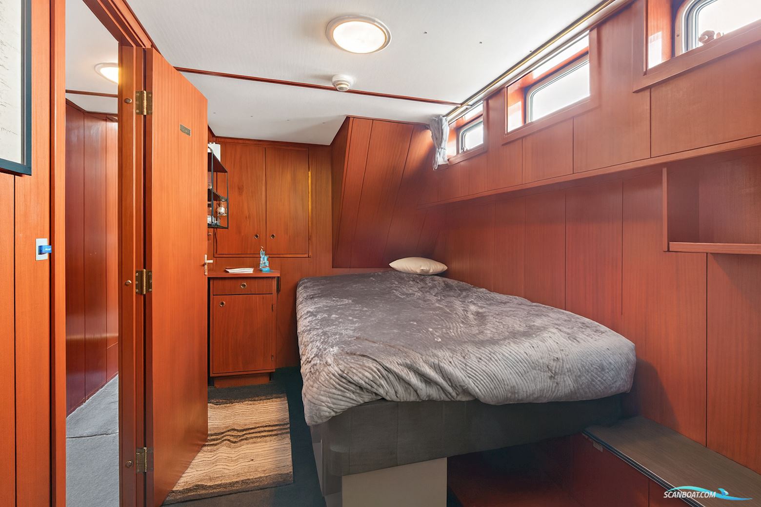 OneOff 92 - Lady Marjan