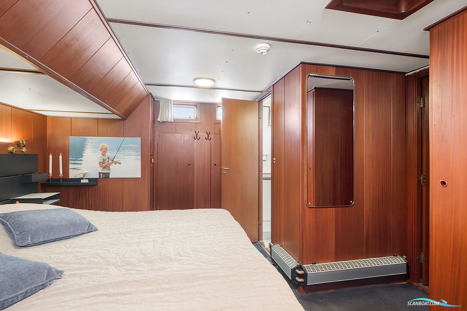 OneOff 92 - Lady Marjan