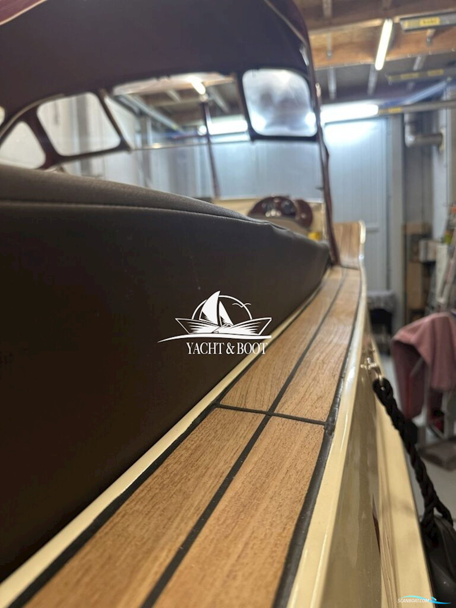 Oud Huijzer 700 Cabine