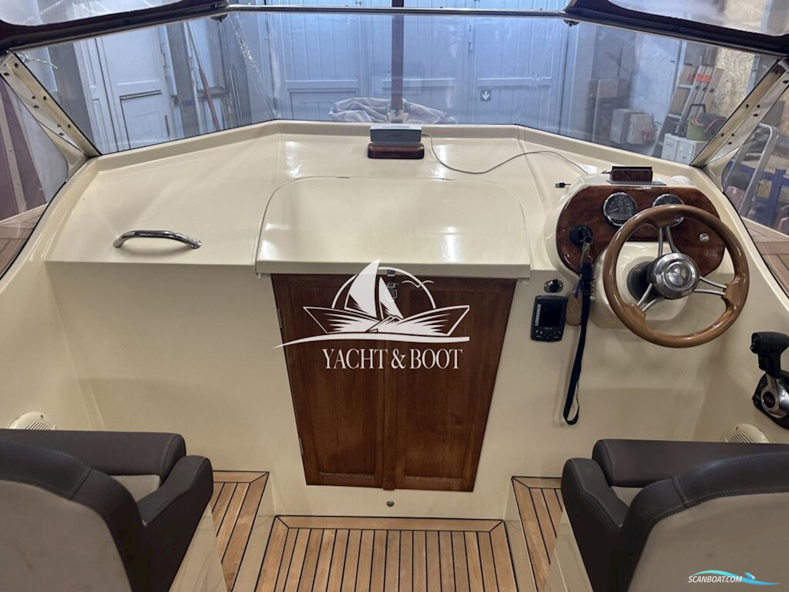 Oud Huijzer 700 Cabine