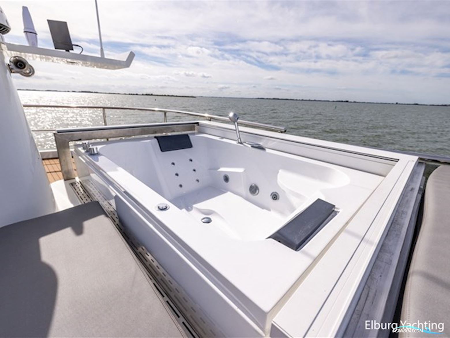 Pacific Pearl Fly 21.00 - CB - Stabilizers