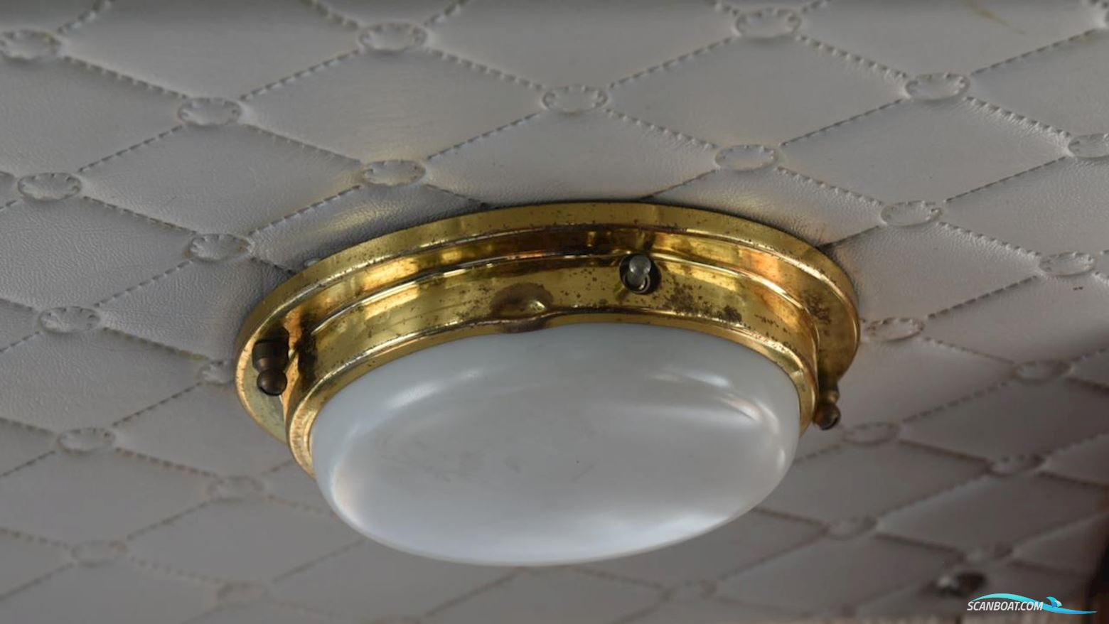 Parad 31 Flying Bridge