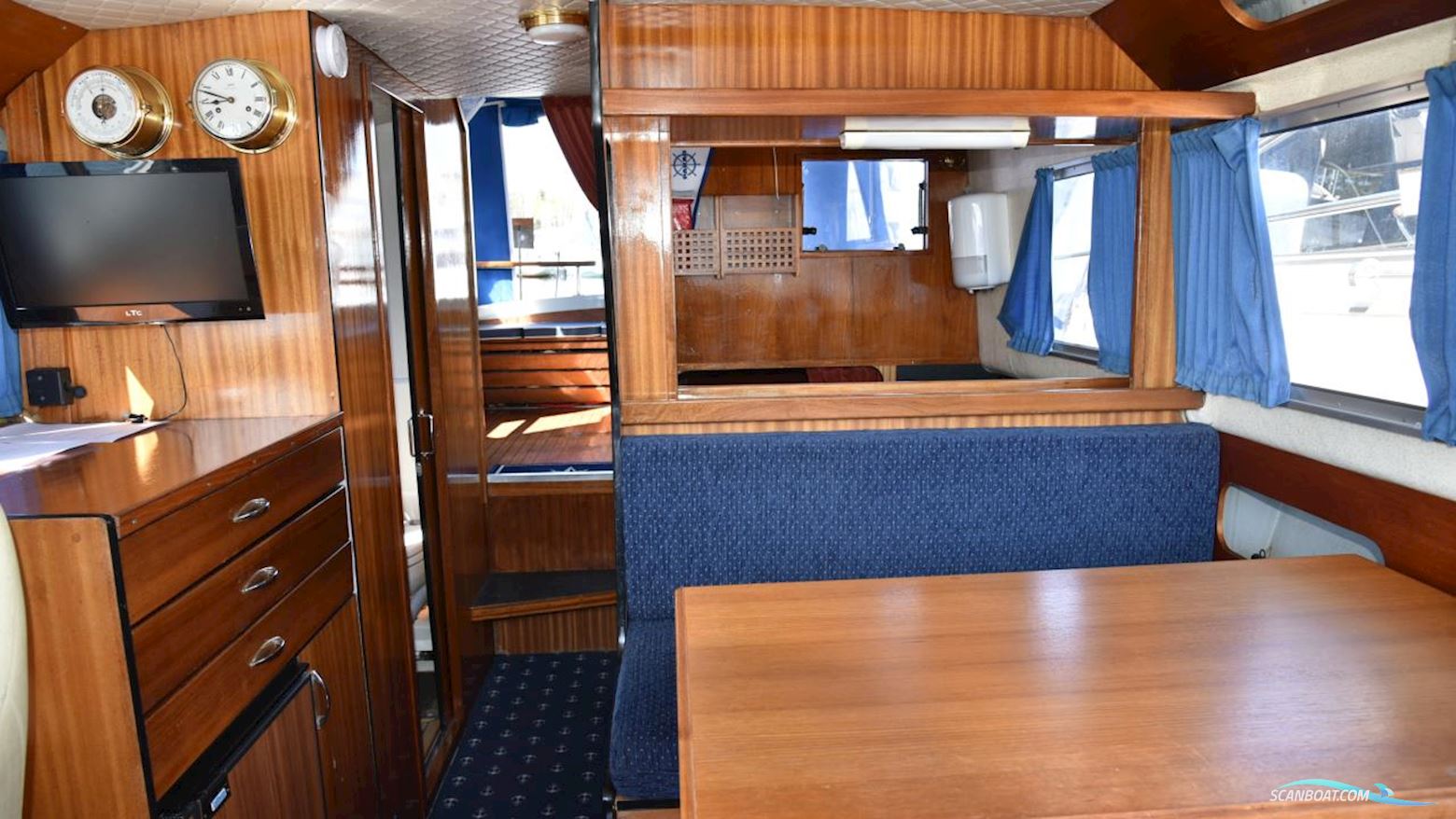 Parad 31 Flying Bridge