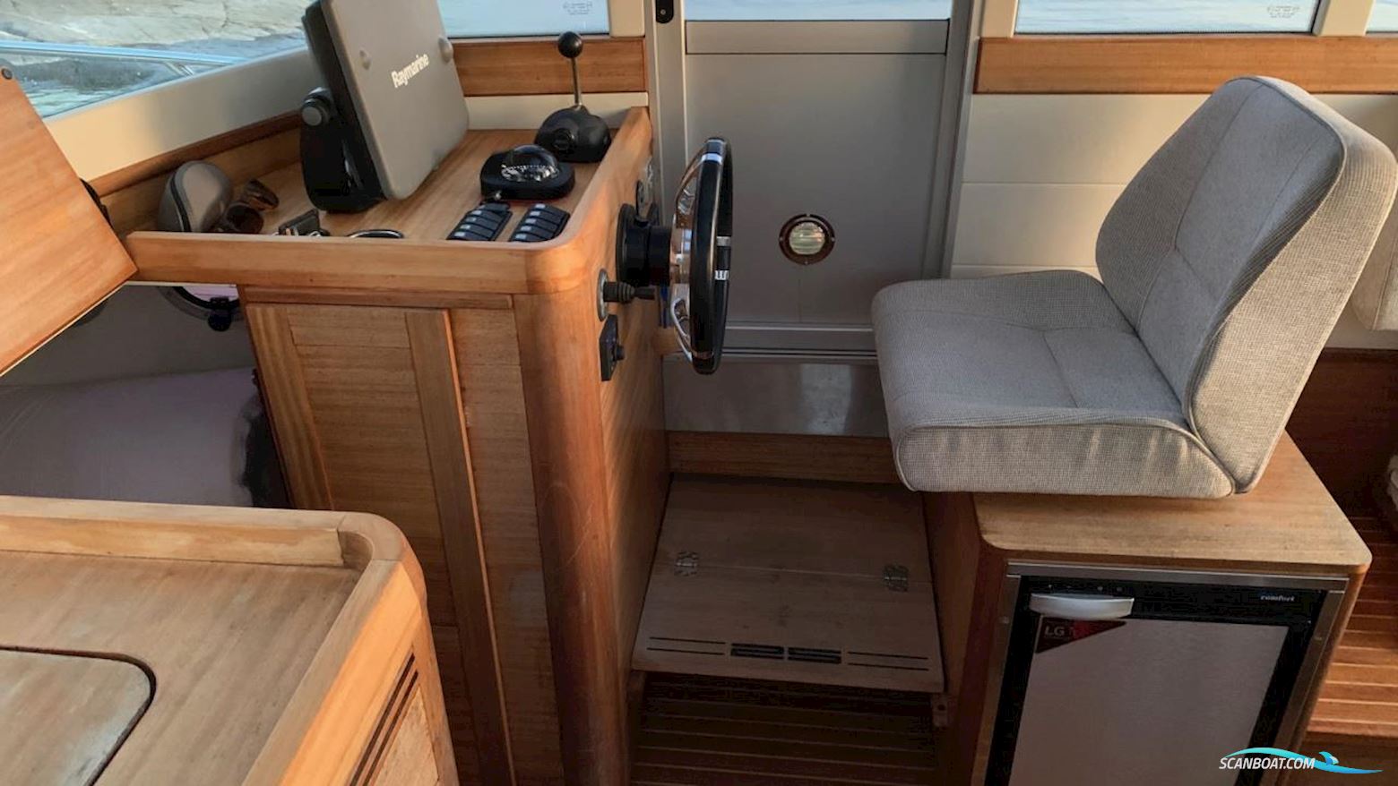 Paragon 25 Cabin