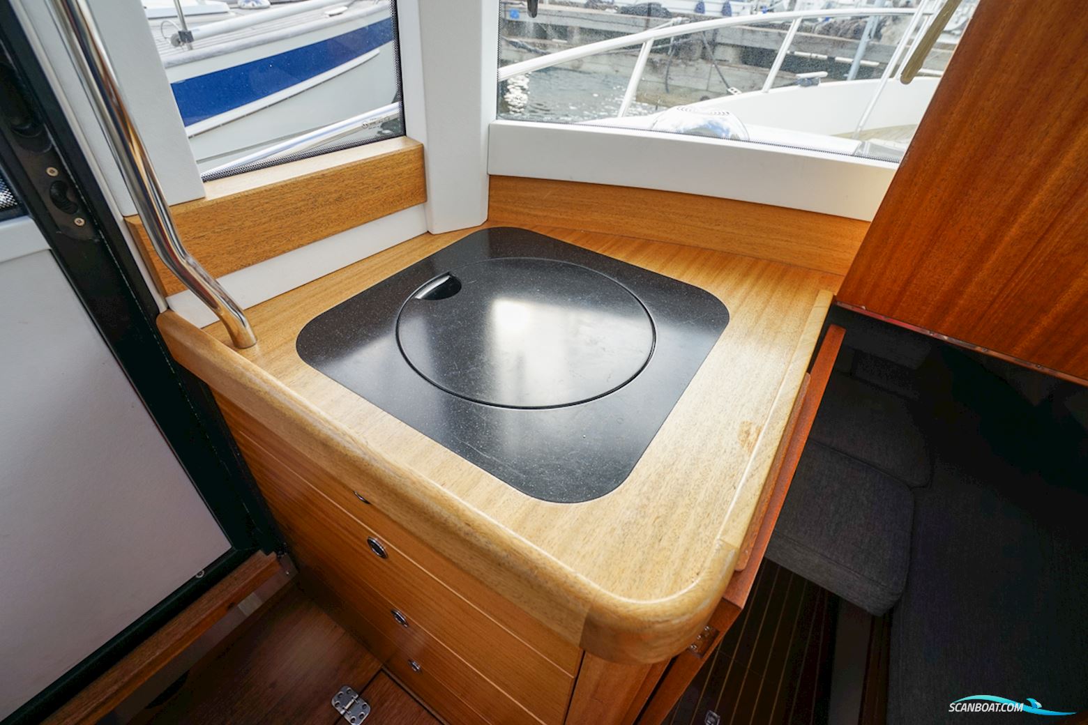 Paragon 25 Cabin