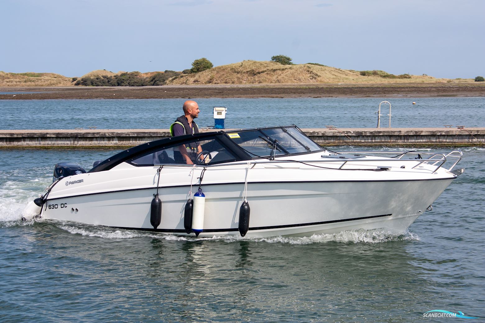 Parker 630 Day Cruiser