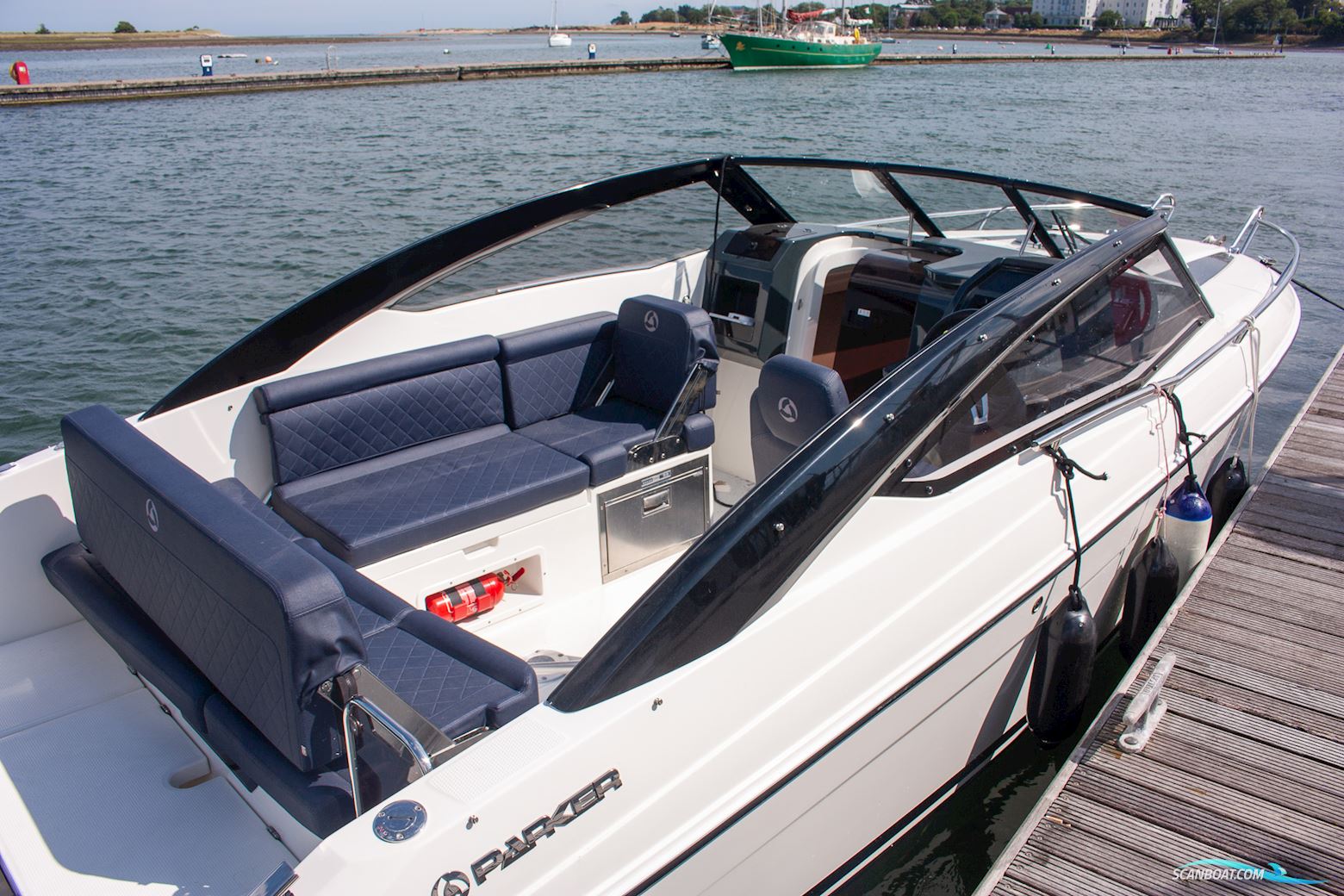 Parker 630 Day Cruiser