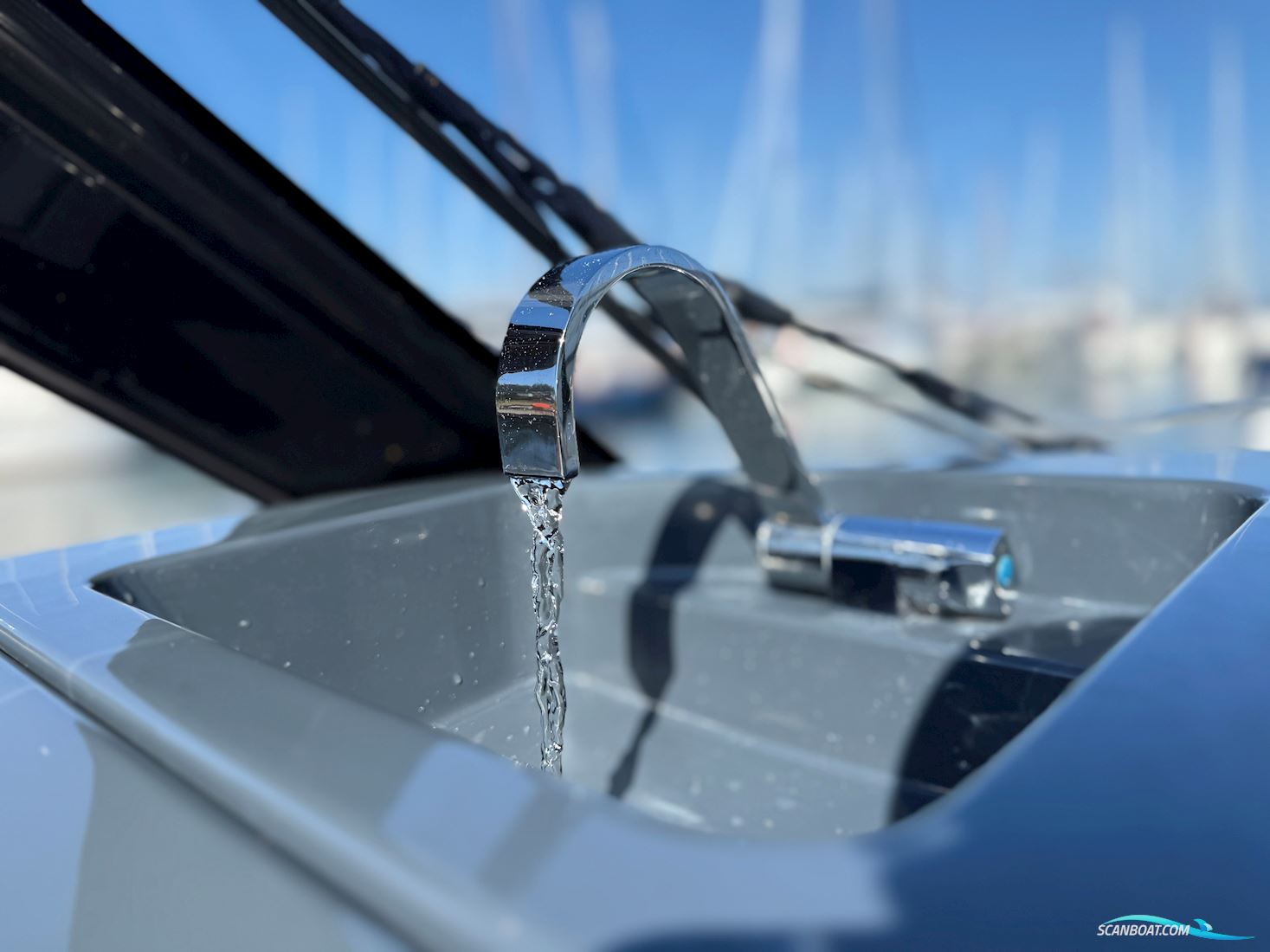 Parker 690 Day Cruiser