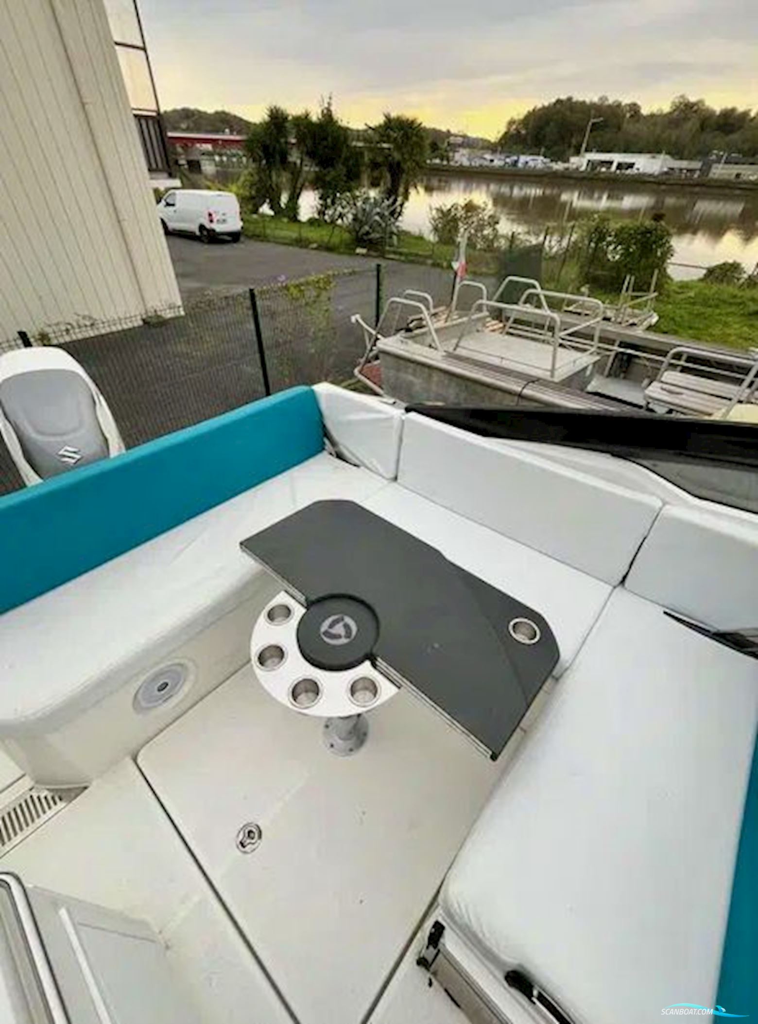 Parker 800 Cruiser