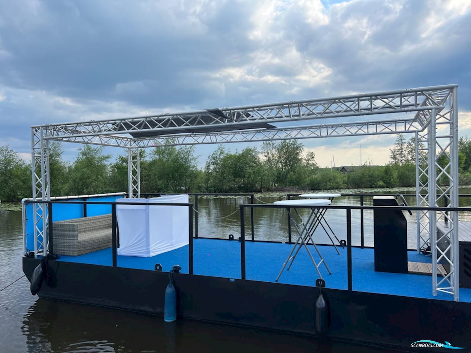 Partyboot Staal Pontoon