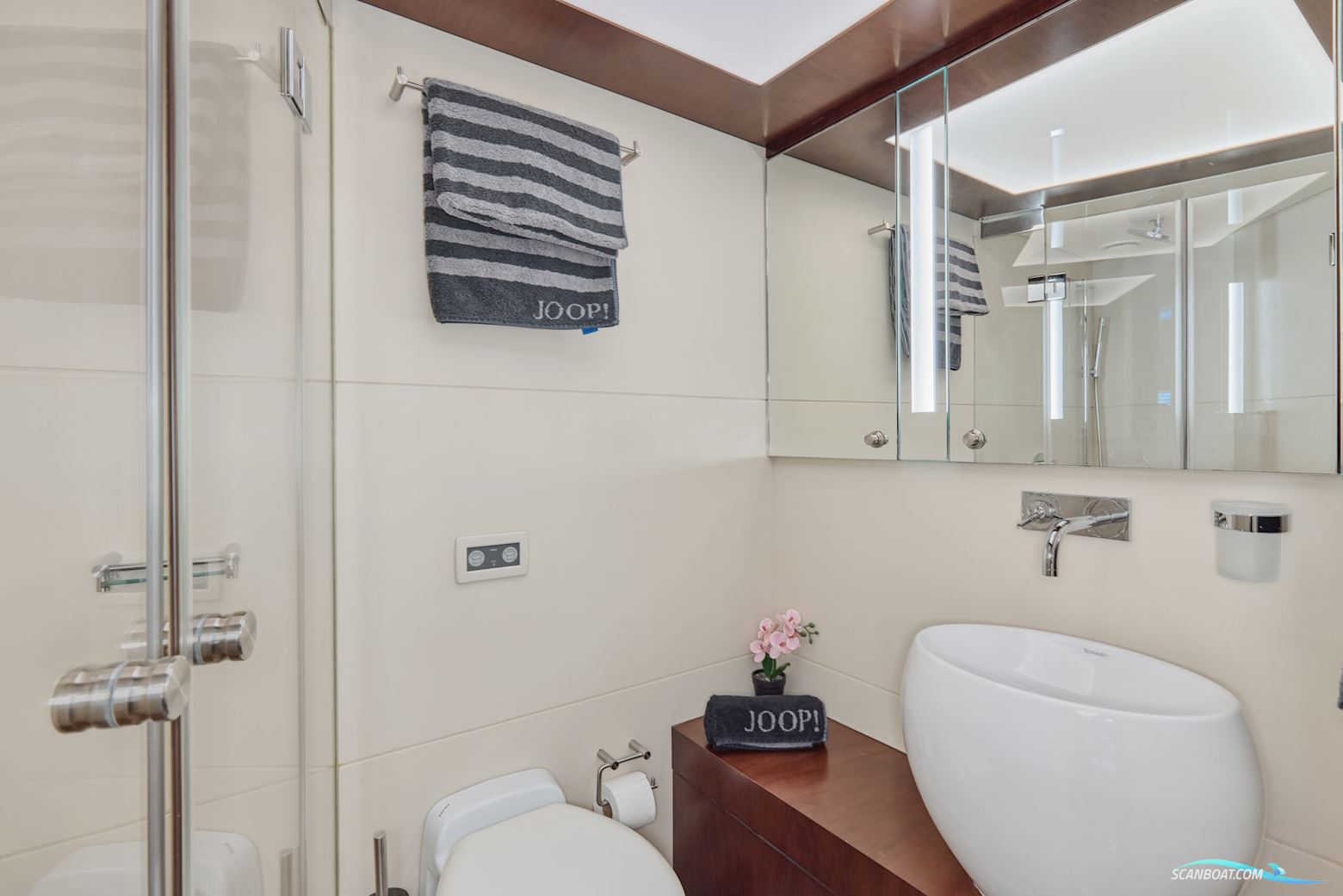 Peer Gynt Big Rubber Duck