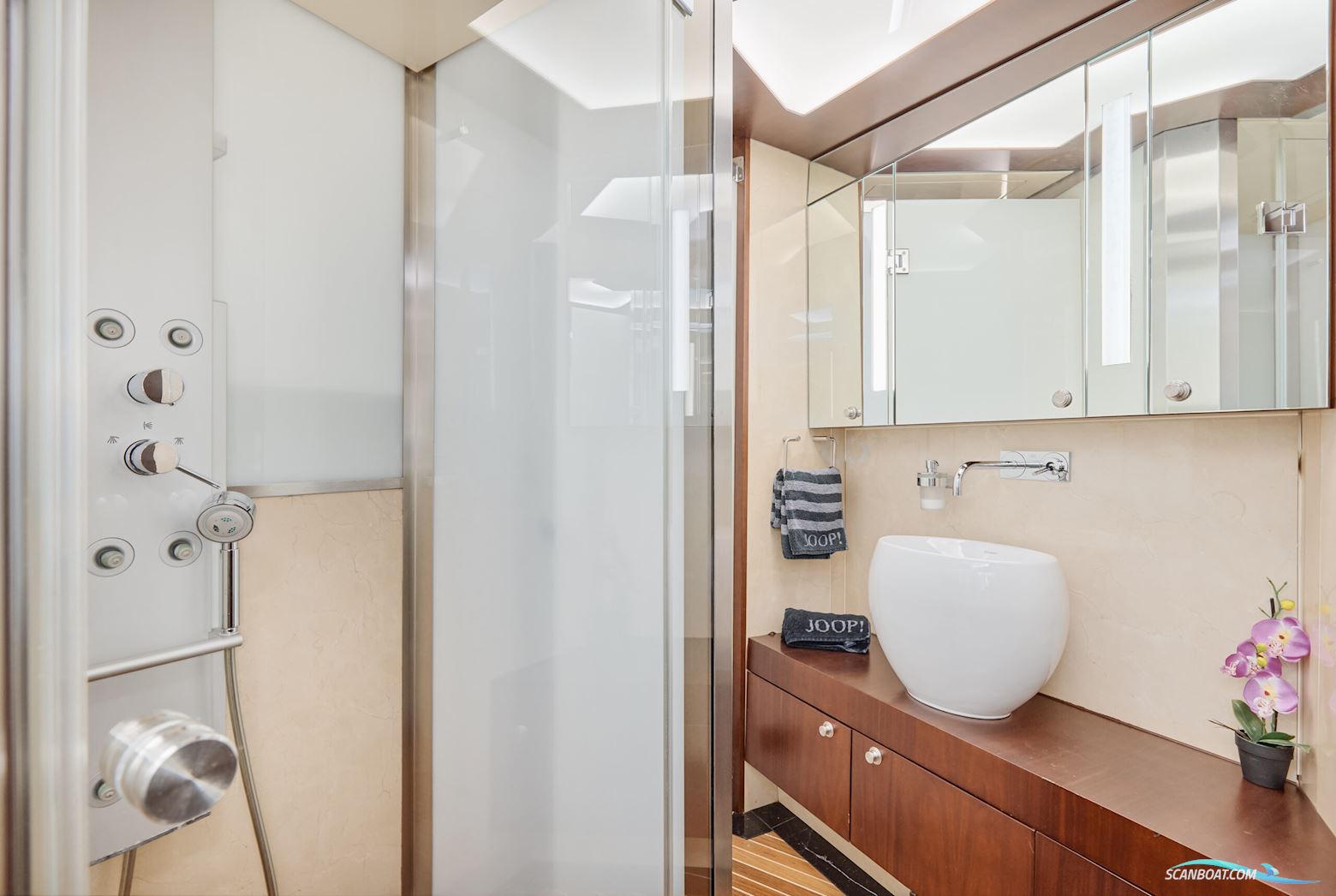 Peer Gynt Big Rubber Duck