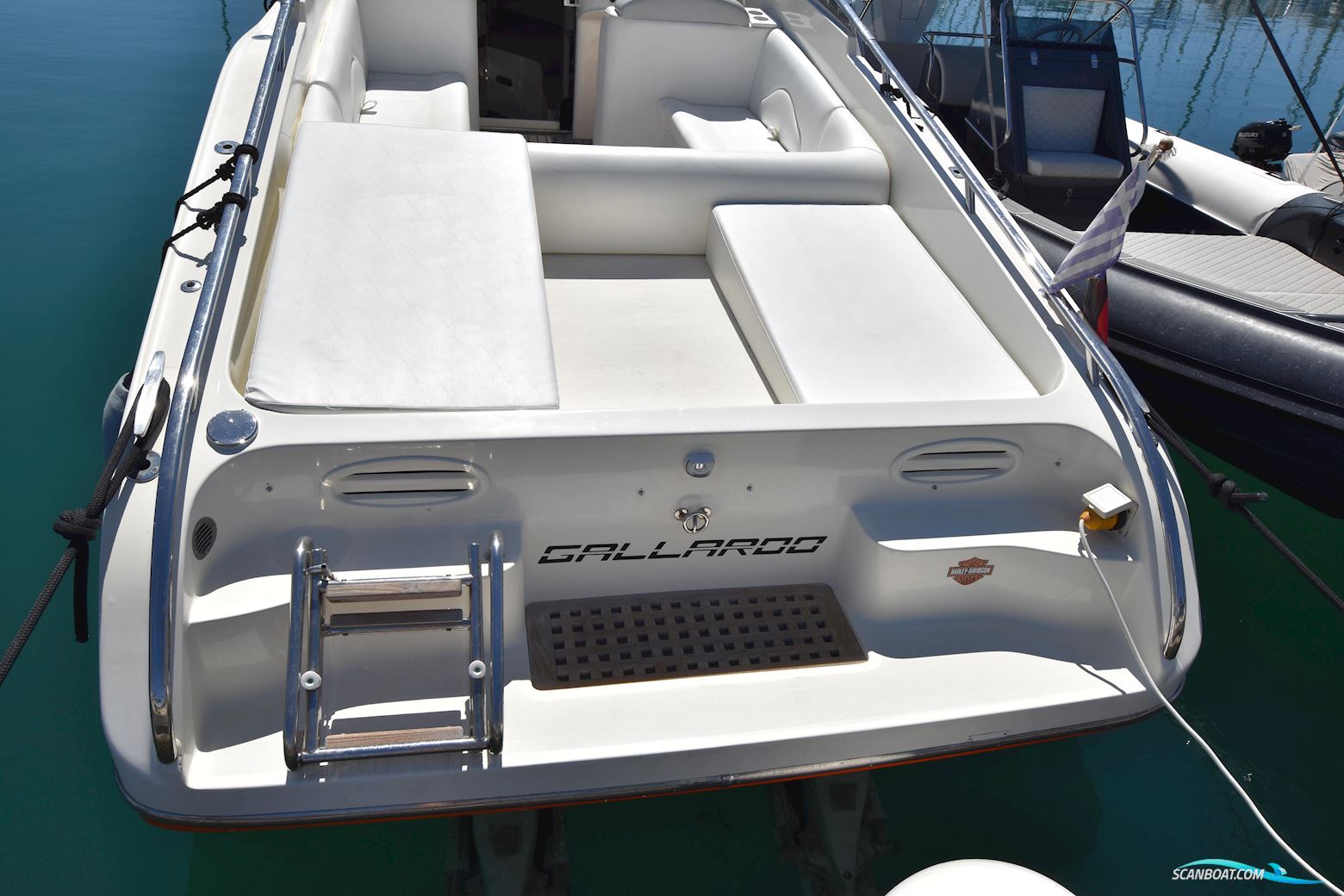 Performance Cruising 907