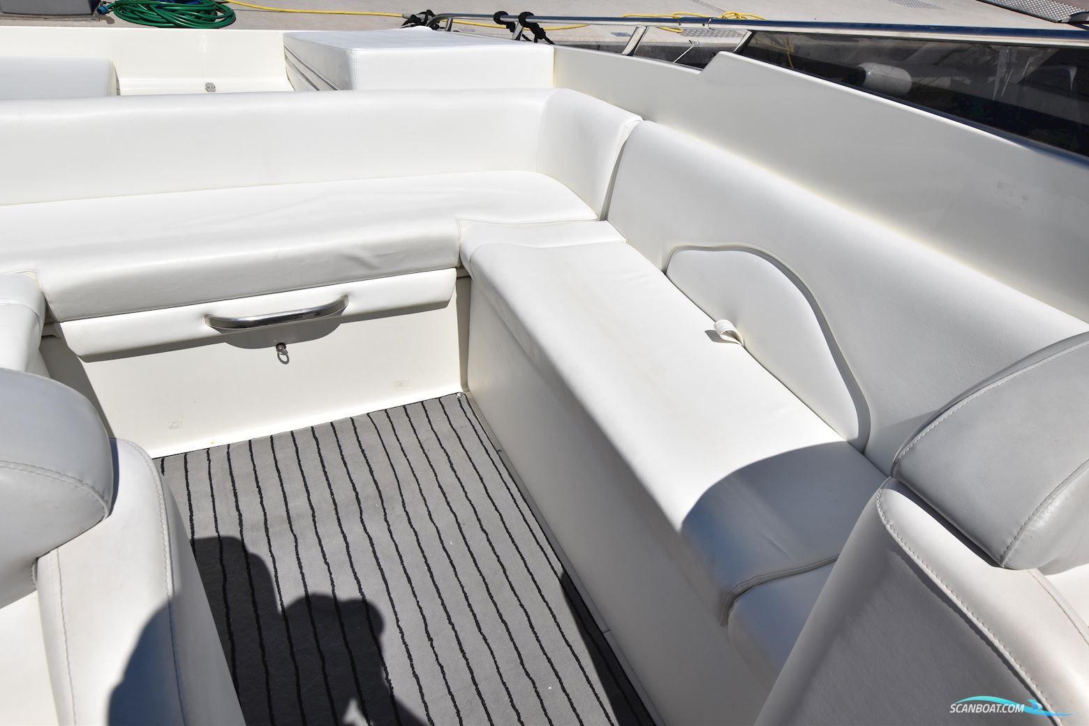 Performance Cruising 907