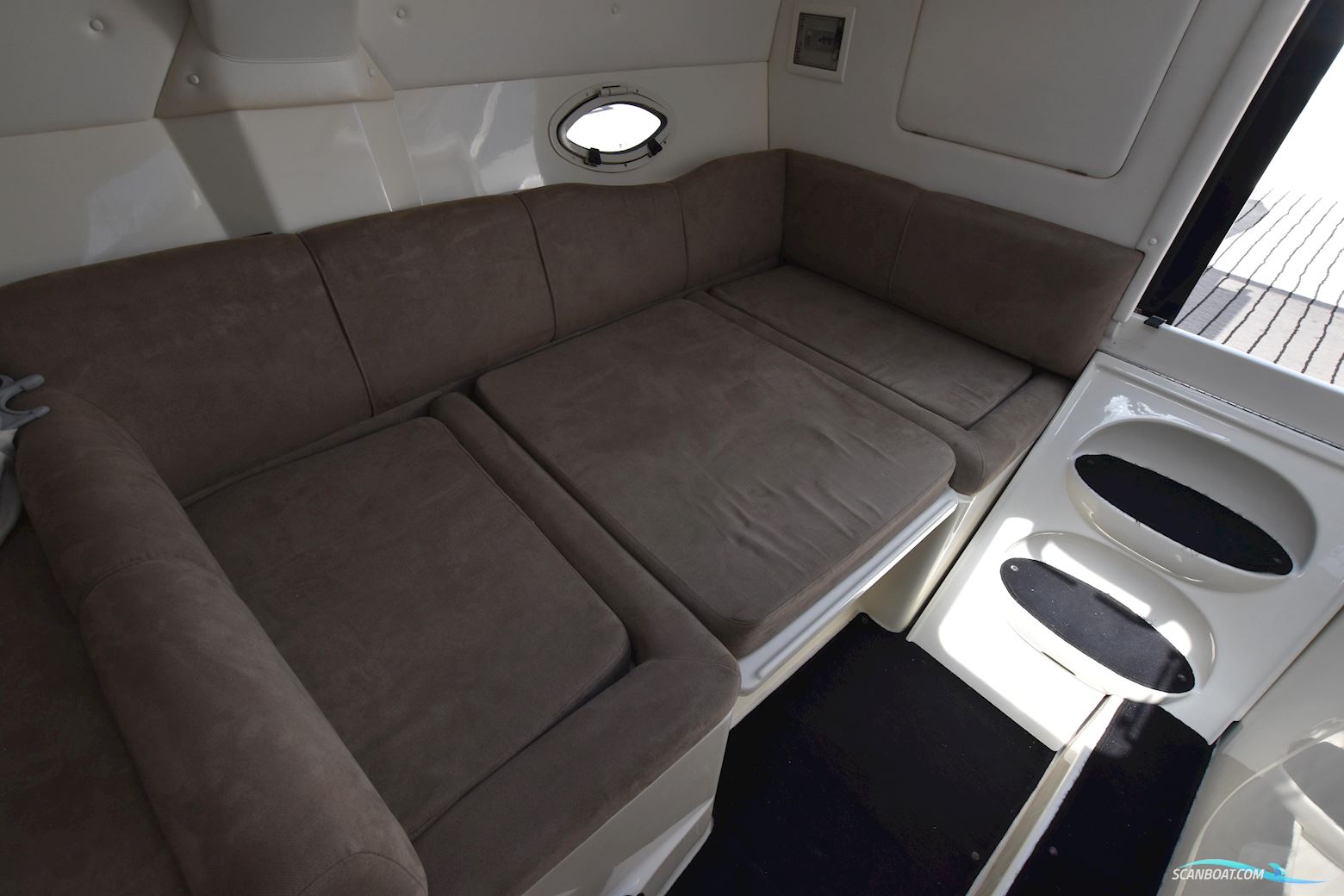 Performance Cruising 907