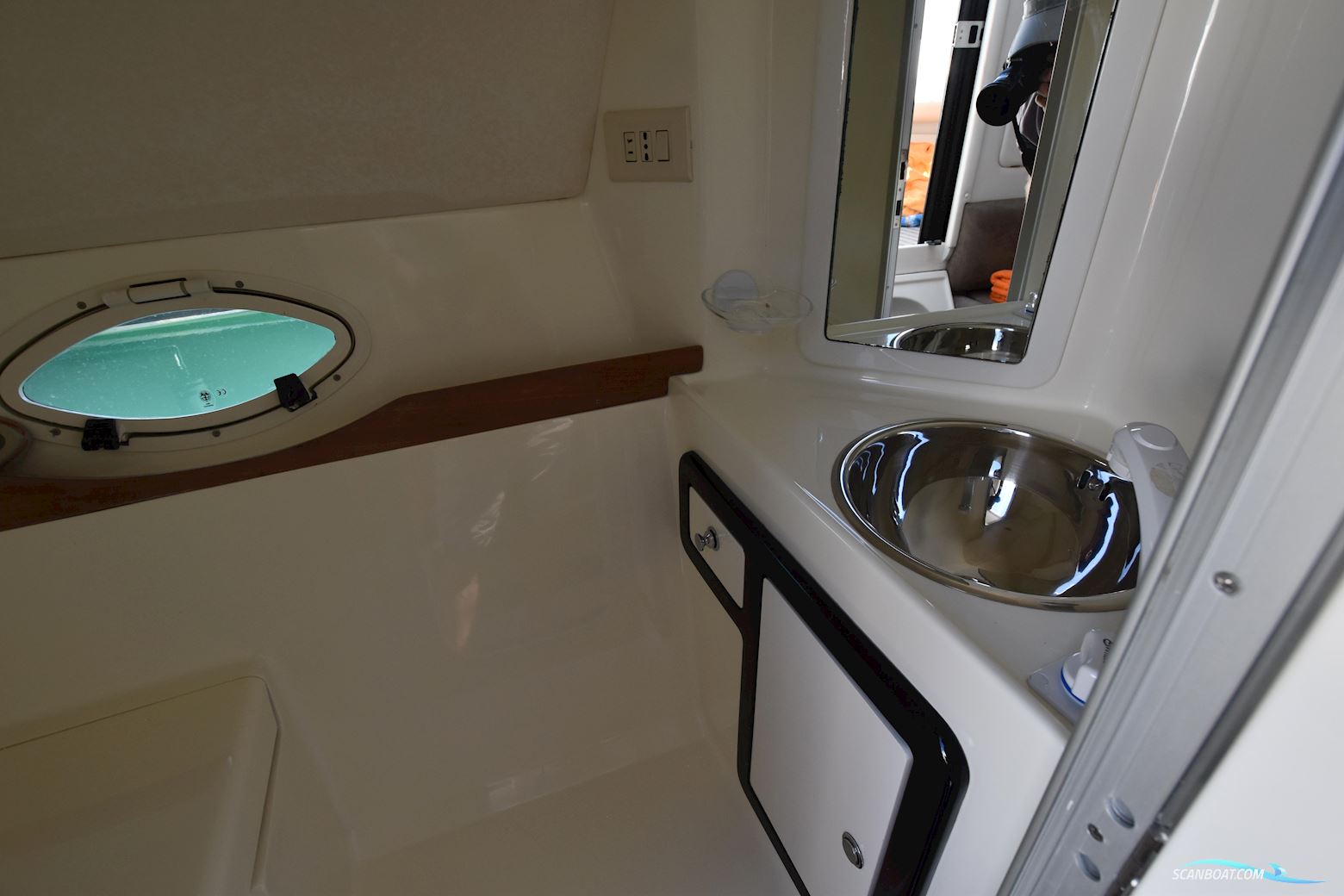 Performance Cruising 907