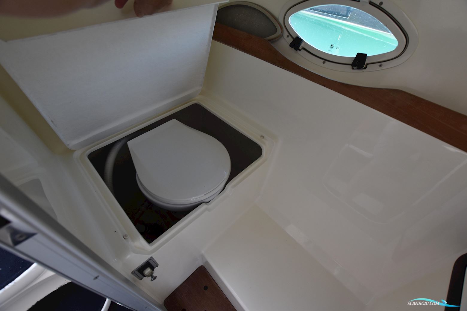 Performance Cruising 907