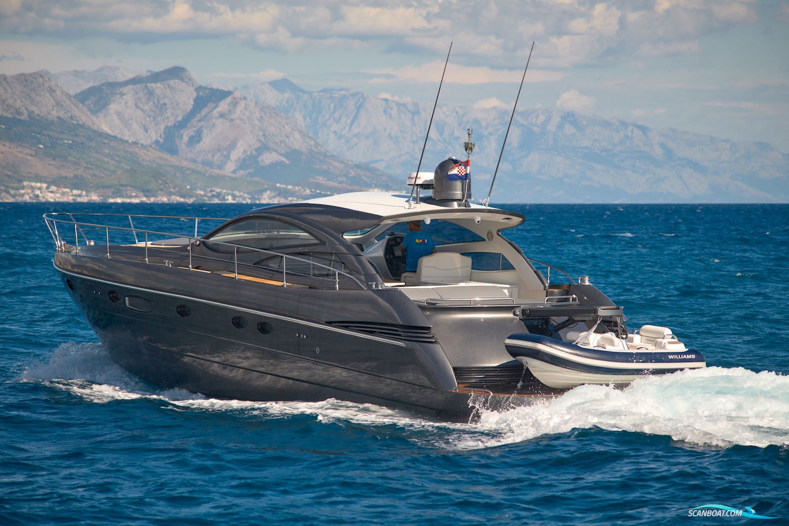 Pershing 50