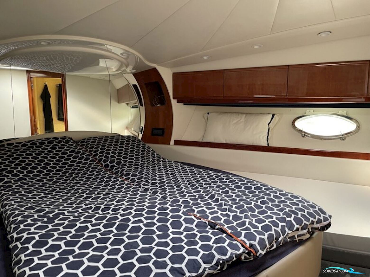 Pershing 52